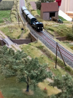 Der GmP (hier ohne G-Teil) ist gerade aus Röschitz ausgefahren