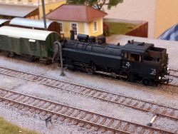 Eine Reihe 95 mit ihrem Güterzug in Bierbaum