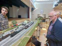 "High Noon" in Bierbaum - zwei Züge sind schon dort, einer wird noch erwartet